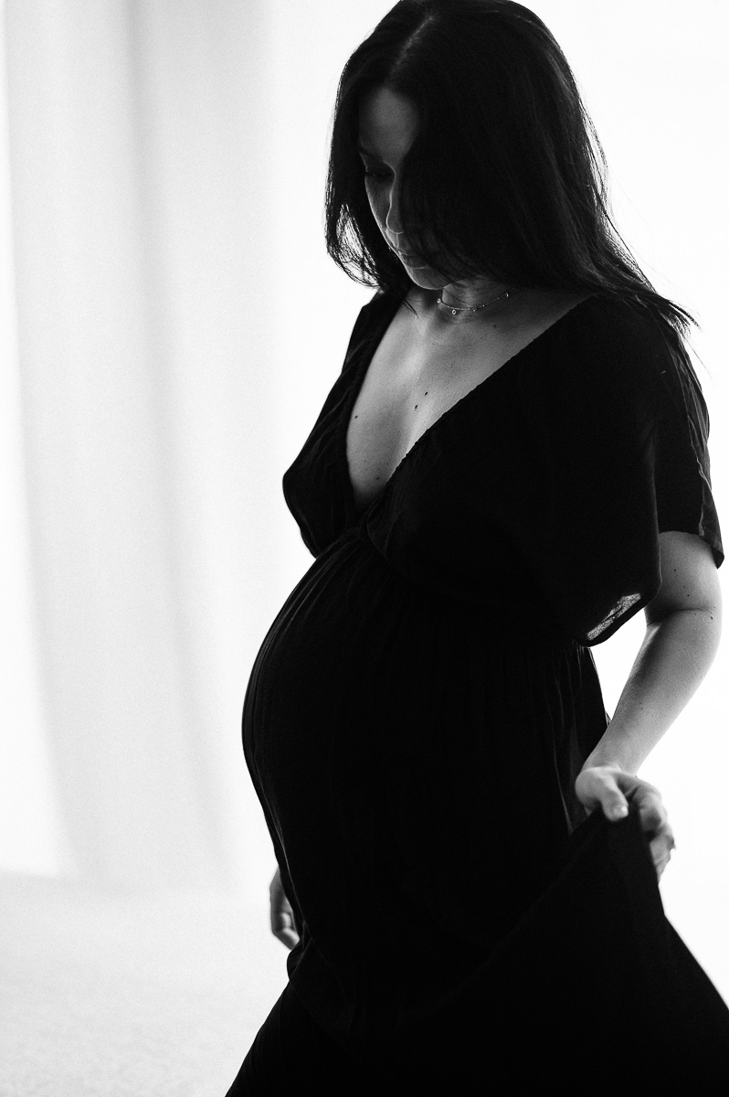 artistic and timeliness maternity photography