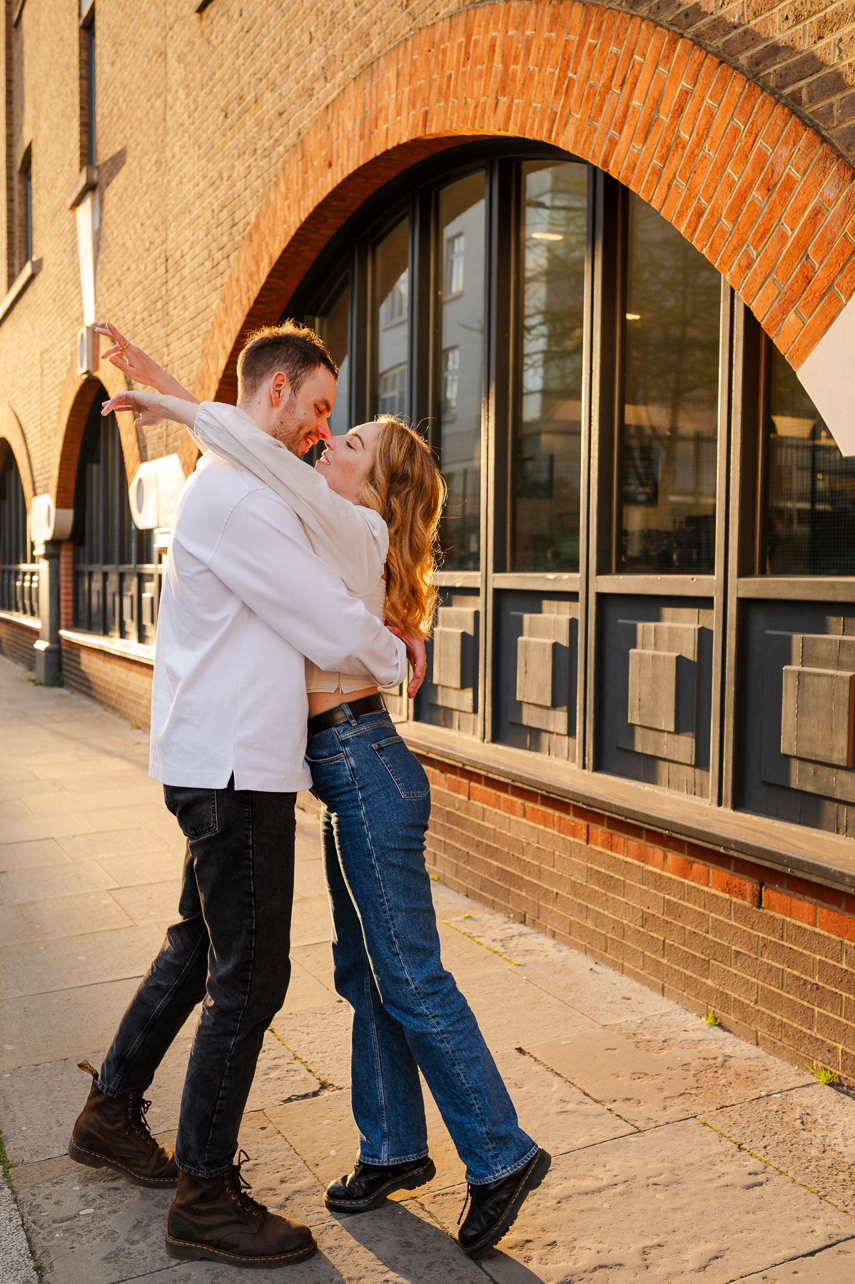 couple embraces at sunset during london photoshoot