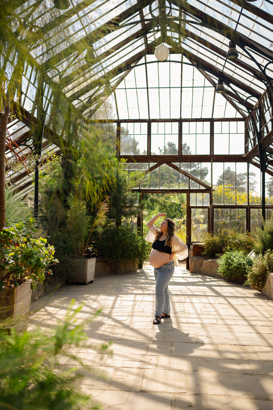 gorgeous light filled greenhouse pregnancy portraits for a cambridge mum